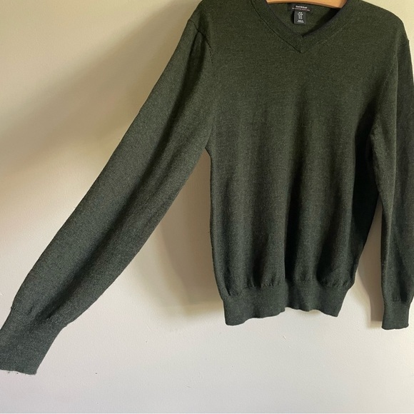 Isaac Mizrahi 100% Extra Fine Merino Wool Knit Sweater V Neck Forest Green Mens - Picture 5 of 7